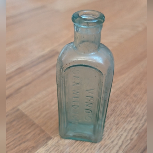 Other - antique medicine glass bottle 5"  vintage VENO'S SEAWEED TONIC